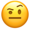 وجه بحاجب مرفوع