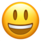 وجه مبتسم بعينين كبيرتين