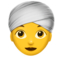 امرأة ترتدي عمامة