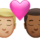 Beijo: Homem, Homem, Tom de Pele Médio-Claro, Tom de Pele Médio-Escuro