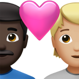 Пара з серцем: чоловік, Людина, темний тон шкіри, середньо-світлий тон шкіри для Apple iOS 18.4