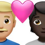 Пара з серцем: чоловік, особистість, середньо-світлий тон шкіри, темний тон шкіри для Apple iOS 18.4