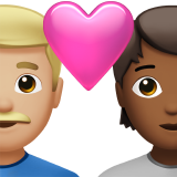 Пара з серцем: чоловік, особистість, середньо-світлий тон шкіри, середньо-темний тон шкіри для Apple iOS 18.4
