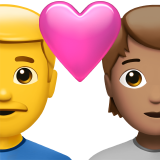 <p>Casal com Coração: Homem, Pessoa, Sem Tom de Pele, Tom de Pele Médio</p> para Apple iOS 18.4