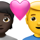 Пара с сердцем: Человек, Мужчина, Темный тон кожи, Без тона кожи для Apple iOS 18.4