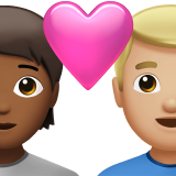 Пара с сердцем: Человек, Мужчина, Средне-темный тон кожи, Средне-светлый тон кожи для Apple iOS 18.4