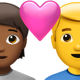 Пара з серцем: людина, чоловік, середньо-темний тон шкіри, без тону шкіри для Apple iOS 18.4