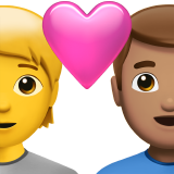 Пара з серцем: людина, чоловік, без тону шкіри, середній тон шкіри для Apple iOS 18.4