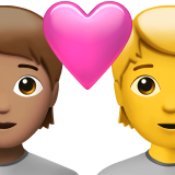 Пара з серцем: людина, людина, середній тон шкіри, без тону шкіри для Apple iOS 18.4