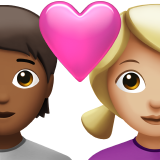 Пара з серцем: людина, жінка, середньо-темний тон шкіри, середньо-світлий тон шкіри для Apple iOS 18.4