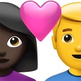 Пара с сердцем - Женщина: Темный тон кожи, Мужчина: Без тона кожи для Apple iOS 18.4