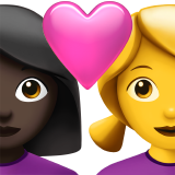 Пара з серцем-жінка: темний тон шкіри, жінка: без тону шкіри для Apple iOS 18.4