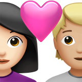 Пара з серцем: жінка, людина, світлий тон шкіри, середньо-світлий тон шкіри для Apple iOS 18.4