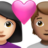 Пара з серцем: жінка, людина, світлий тон шкіри, середній тон шкіри для Apple iOS 18.4
