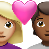 Пара з серцем: жінка, людина, середньо-світлий тон шкіри, середньо-темний тон шкіри для Apple iOS 18.4