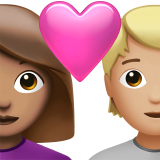 Пара з серцем: жінка, людина, середній тон шкіри, середньо-світлий тон шкіри для Apple iOS 18.4