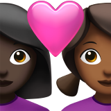 Закохана пара: жінка жінка дуже темний тон шкіри темний тон шкіри для Apple iOS 18.4