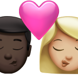 Поцілунок-чоловік: темний тон шкіри, жінка: середньо-світлий тон шкіри для Apple iOS 18.4