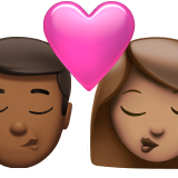 Поцілунок-чоловік: середньо-темний тон шкіри, жінка: середній тон шкіри для Apple iOS 18.4