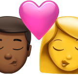 Поцілунок-Чоловік: Середньо-Темний Тон Шкіри, Жінка: Без Тону Шкіри для Apple iOS 18.4