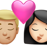 Поцілунок-чоловік: середньо-світлий тон шкіри, жінка: світлий тон шкіри для Apple iOS 18.4