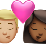 Поцілунок-чоловік: середньо-світлий тон шкіри, жінка: середньо-темний тон шкіри для Apple iOS 18.4