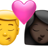 Поцелуй - Мужчина: Без тона кожи, Женщина: Темный тон кожи для Apple iOS 18.4