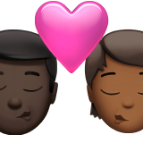 Поцілунок: чоловік, Людина, темний тон шкіри, середньо-темний тон шкіри для Apple iOS 18.4