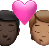 Поцілунок: чоловік, Людина, темний тон шкіри, середній тон шкіри для Apple iOS 18.4