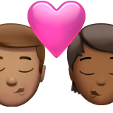 Поцілунок: чоловік, Людина, середній тон шкіри, середньо-темний тон шкіри для Apple iOS 18.4