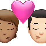 Поцілунок: людина, чоловік, середній тон шкіри, світлий тон шкіри для Apple iOS 18.4