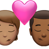 Поцілунок: людина, чоловік, середній тон шкіри, середньо-темний тон шкіри для Apple iOS 18.4