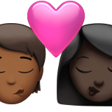 Поцелуй: Человек, Женщина, Средне-темный тон кожи, Темный тон кожи для Apple iOS 18.4