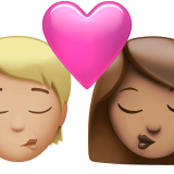 Поцілунок: людина, жінка, середньо-світлий тон шкіри, середній тон шкіри для Apple iOS 18.4