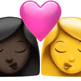Поцілунок-жінка: темний тон шкіри, жінка: без тону шкіри для Apple iOS 18.4