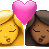 Поцілунок-жінка: без тону шкіри, жінка: середньо-темний тон шкіри для Apple iOS 18.4