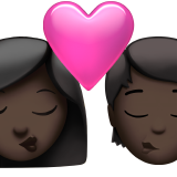 Поцелуй: Женщина, Человек, Темный Тон Кожи для Apple iOS 18.4