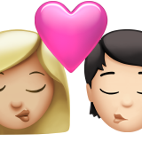 Поцілунок: жінка, людина, середньо-світлий тон шкіри, світлий тон шкіри для Apple iOS 18.4