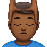 Чоловікові масажують обличчя: темний тон шкіри для Apple iOS 18.4