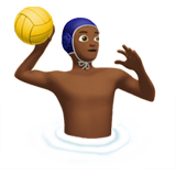 Чоловік грає у водне поло: темний тон шкіри для Apple iOS 18.4