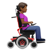 Женщина в моторизованной инвалидной коляске, смотрит вправо: средне-темный тон кожи для Apple iOS 18.4