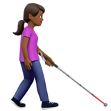 Женщина с белой тростью смотрит вправо: средне-темный тон кожи для Apple iOS 18.4