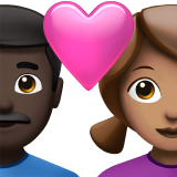 Couple avec coeur - Homme : peau foncée, femme : peau moyenne pour Apple iOS 26.4