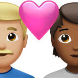 Couple avec cœur : homme, personne, teint moyen-clair, teint moyen-foncé pour Apple iOS 26.4