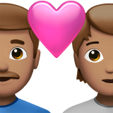 Couple avec cœur : homme, personne, teint moyen pour Apple iOS 26.4