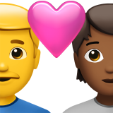 Couple avec cœur : homme, personne, sans teint, teint moyen-foncé pour Apple iOS 26.4