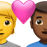 Couple avec cœur : personne, homme, sans teint, teint moyen-foncé pour Apple iOS 26.4