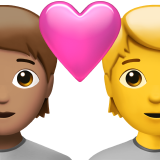 Casal com coração: Pessoa, Pessoa, Tom de pele médio, Sem tom de pele para Apple iOS 26.4