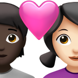 Pasangan Berhati: Orang, Wanita, Warna Kulit Gelap, Warna Kulit Cerah untuk Apple iOS 26.4