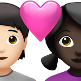 Casal com coração: Pessoa, Mulher, Tom de pele claro, Tom de pele escuro para Apple iOS 26.4